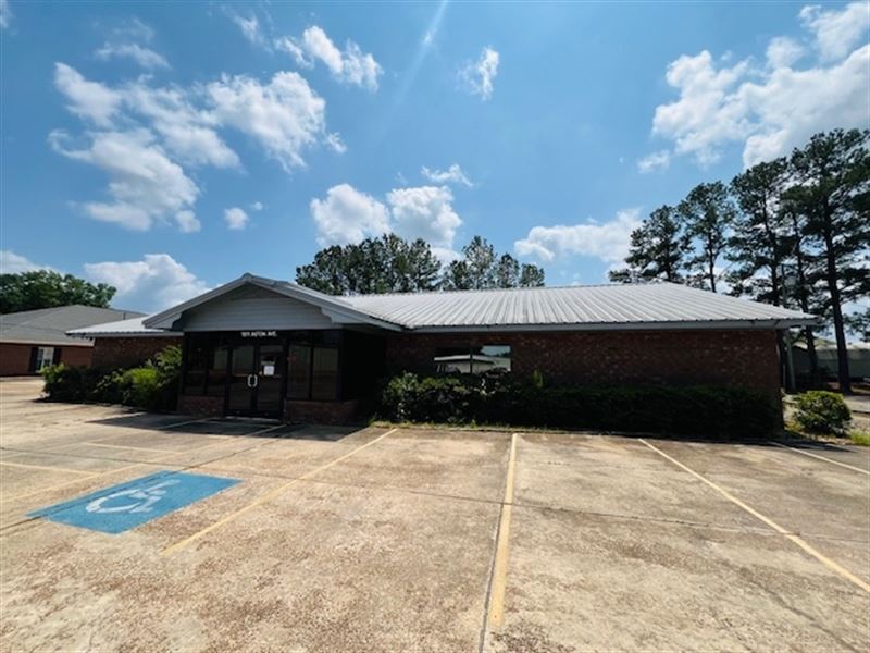 Doctors Office / Aston Ave/ McComb : McComb : Pike County : Mississippi