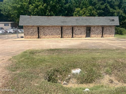 Commercial Building For Sale in Cli : Clinton : Hinds County : Mississippi