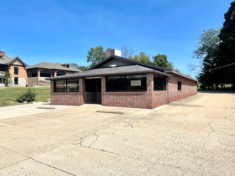 Commercial Building and Location : Mountain Grove : Wright County : Missouri