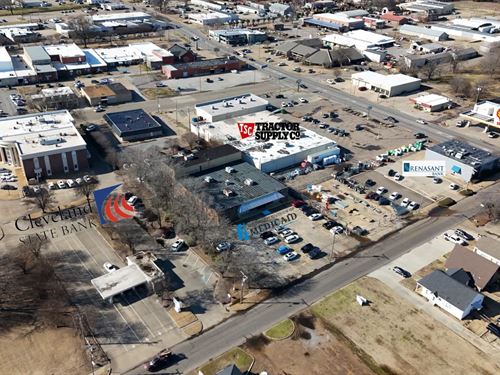 Commercial Building In Bolivar Coun : Cleveland : Bolivar County : Mississippi