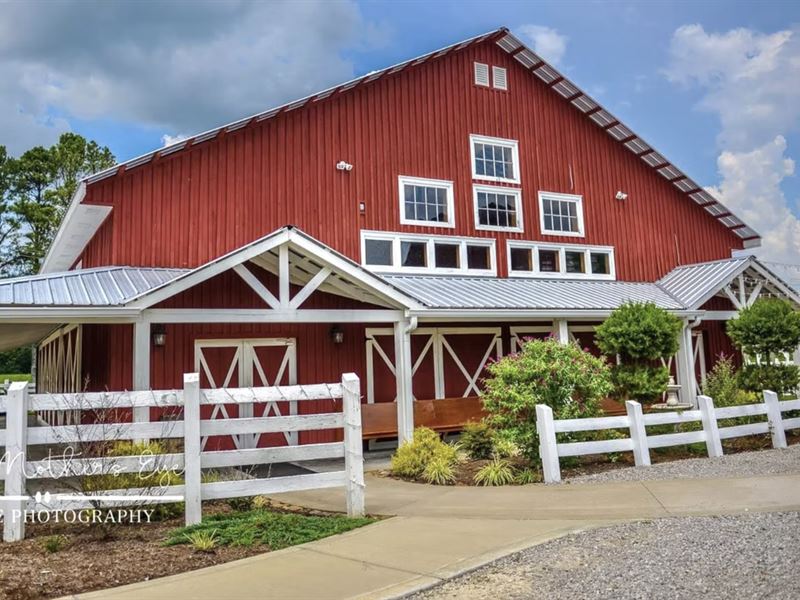 Saltbox Wedding Venue & Barn : Cookeville : Putnam County : Tennessee