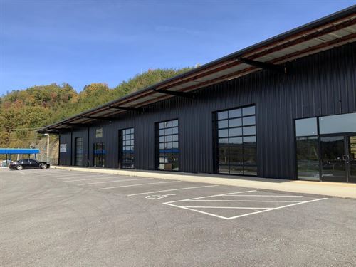 Auction, Commercial/Retail Bldg : Pioneer : Campbell County : Tennessee