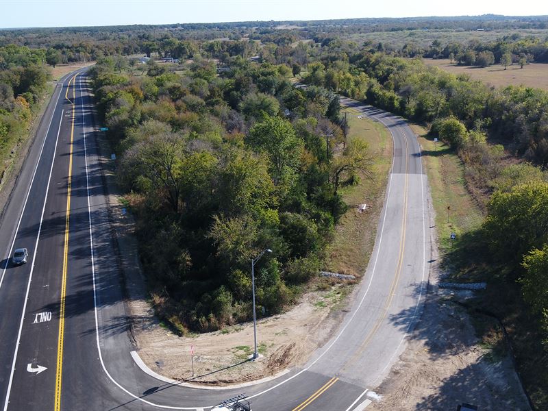 .4 Acres with Highway Frontage : Rockdale : Milam County : Texas