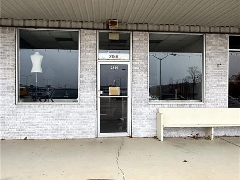 Spacious 2000Sqft Commercial Proper : Poplar Bluff : Butler County : Missouri