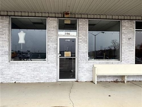 Spacious 2000Sqft Commercial Proper : Poplar Bluff : Butler County : Missouri