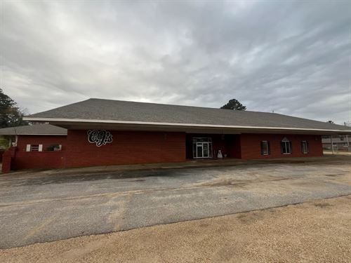 Commercial Property on 1.4 Acres : Waynesboro : Wayne County : Mississippi